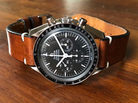 omega speedmaster fois straps|Omega Speedmaster with leather strap.